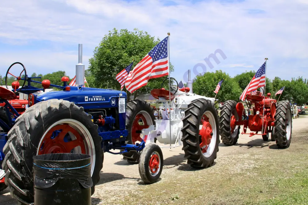 VEHICLES / Tractors / Massey Ferguson 